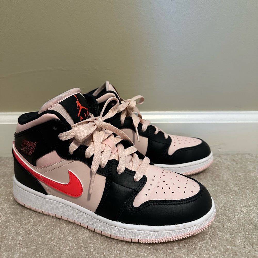 2022 Air Jordan 1 Mid, Youth size 4.5